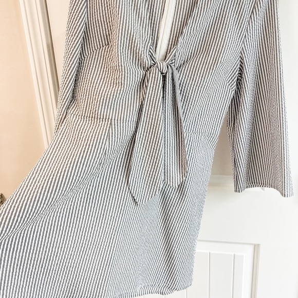 The Fifth Label Devotion Gray White Seersucker V Neck Dress Size XL - Picture 5 of 10